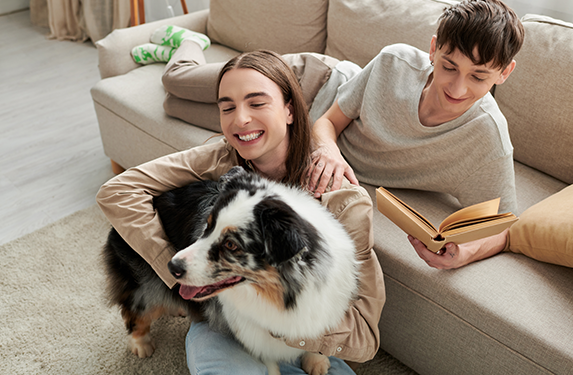aus shepherd dog with family